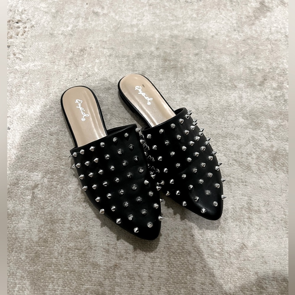 Black spiked pinpoint mule, size 6